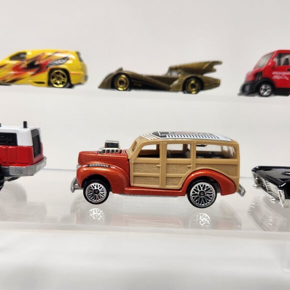 Lot of (9) Hot Wheels Diecast Cars 1992-2023 1/64 (b2) - Picture 7 of 11